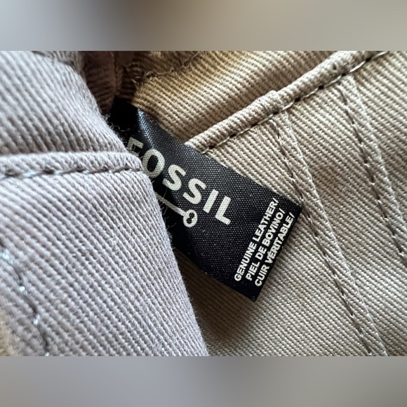 Fossil Genuine Leather Shiny Beige zip up card holder wallet - Picture 6 of 10